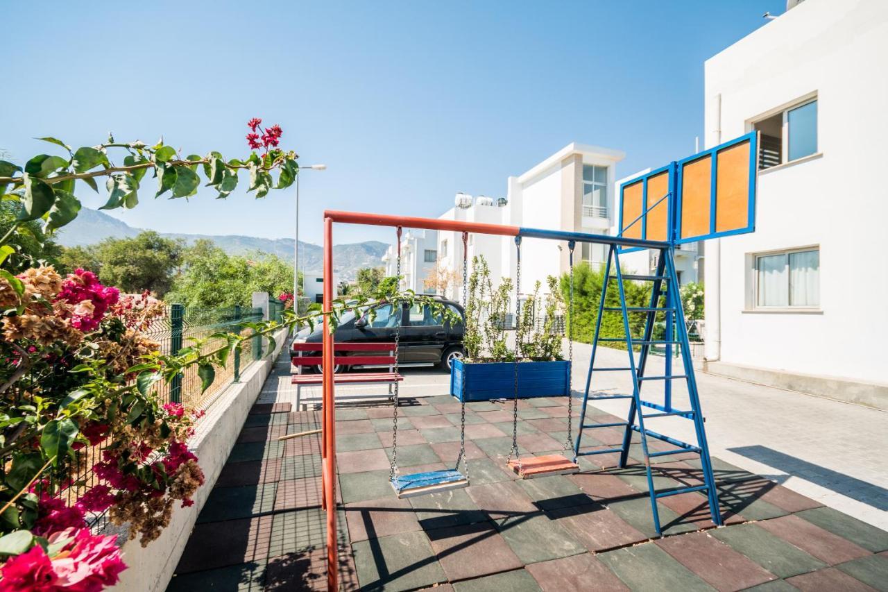 Amazing Two-Bedroom Apartment In Residence Lukomorye D1 With Private Garden Karavas  Extérieur photo