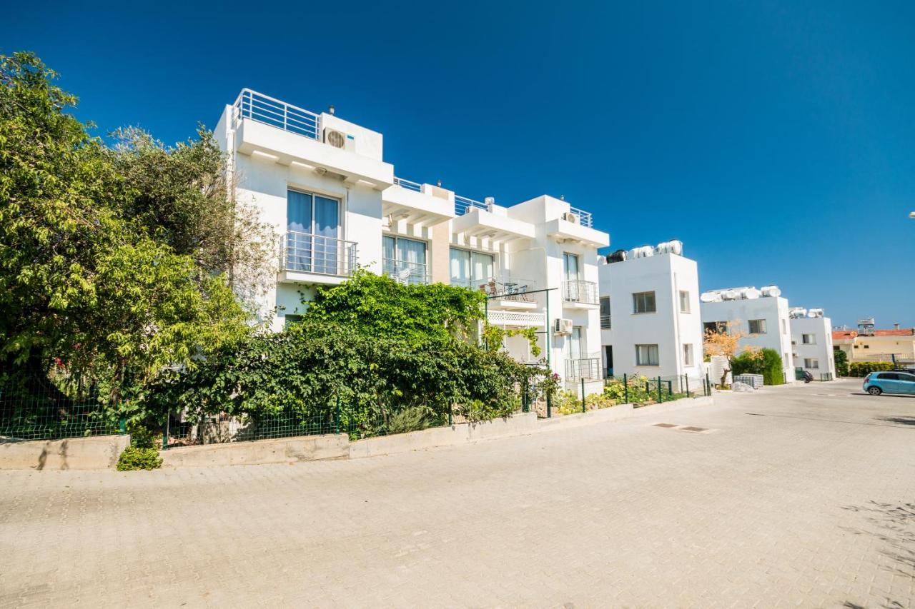 Amazing Two-Bedroom Apartment In Residence Lukomorye D1 With Private Garden Karavas  Extérieur photo