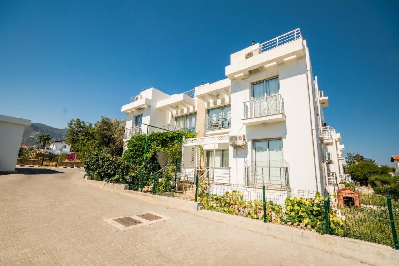 Amazing Two-Bedroom Apartment In Residence Lukomorye D1 With Private Garden Karavas  Extérieur photo