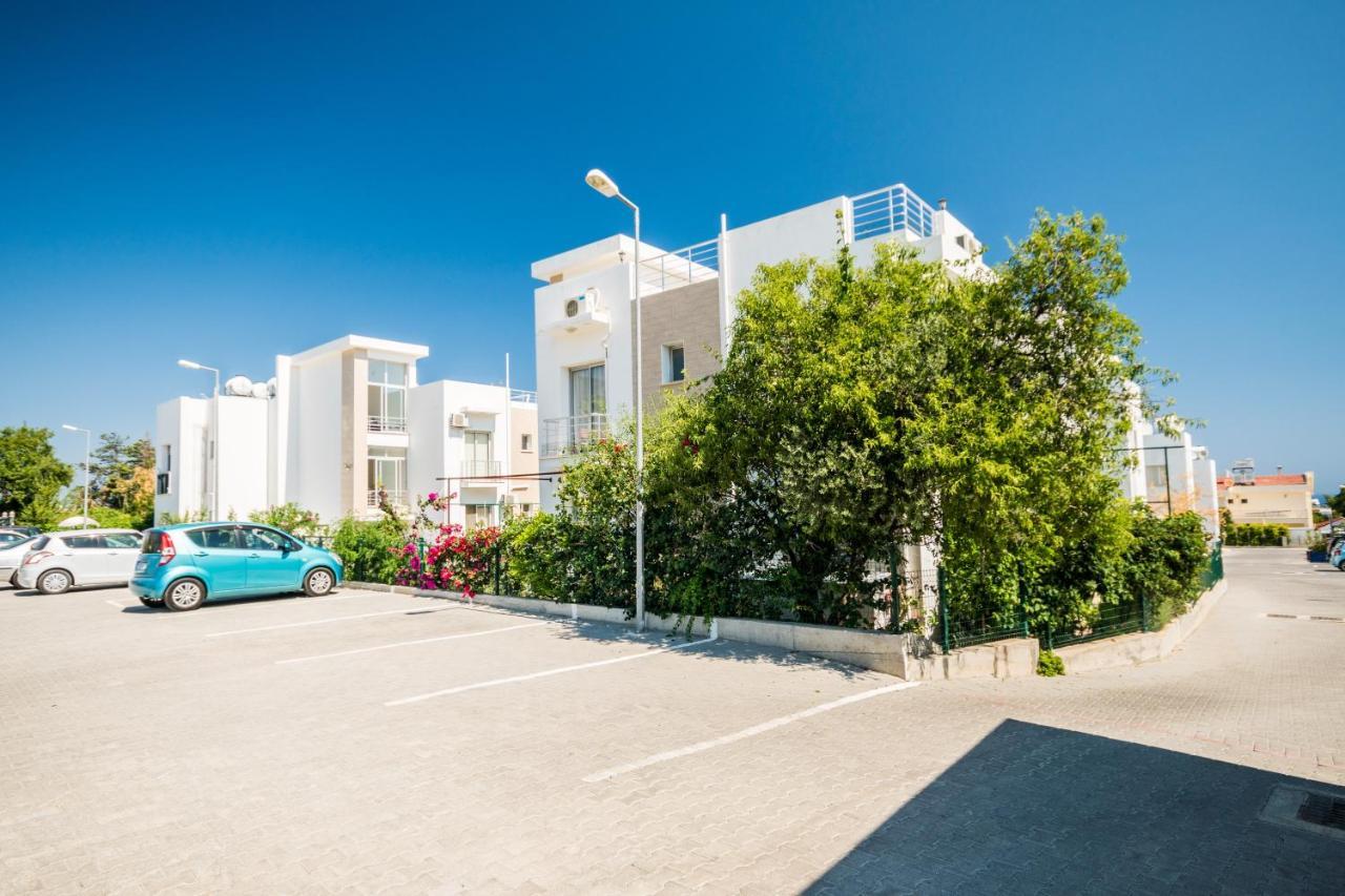 Amazing Two-Bedroom Apartment In Residence Lukomorye D1 With Private Garden Karavas  Extérieur photo