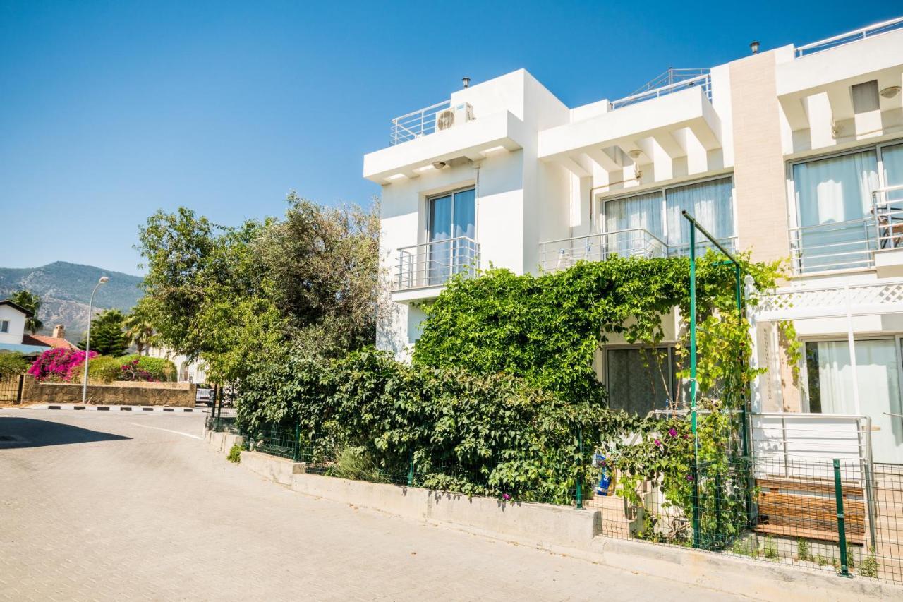 Amazing Two-Bedroom Apartment In Residence Lukomorye D1 With Private Garden Karavas  Extérieur photo